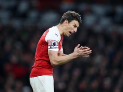 Masih di pos bek tengah, ada Laurent Koscielny yang terkenal tangguh (Catherine Ivill/Getty Images)