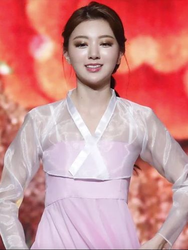 Kontes Miss Korea 2019 Dikritik karena Tampilkan Hanbok Jadi Gaun Seksi