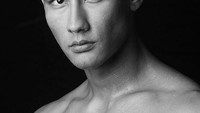 Alex dikenal lewat perannya dalam serial Greys Anatomy. Dalam unggahan terbarunya, Alex mengunggah foto diri dengan keterangan, See you soon Indonesia 🇮🇩 Foto: Instagram alexlandi7