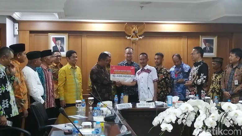Rekonsiliasi Pascabentrok di Buton, Mensos Minta Warga Tak Saling Curiga Rekonsiliasi Pascabentrok di Buton, Mensos Minta Warga Tak Saling Curiga