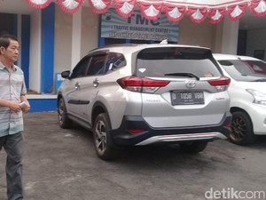 Di Dalam Mobil Ini Deni Memutilasi Korban di Perjalanan Bogor-Banyumas