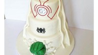 Berdominasi warna putih, kue ini tidak terlalu mencolok dengan logo karakter marvel. Meski simpel tidak mengurangi kesan mewah sedikit pun. Foto: Istimewa