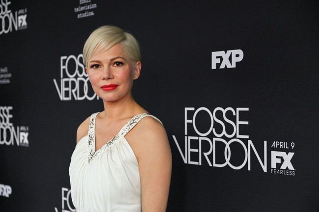 Michelle Williams adalah anak dari seorang politikus ternama di Amerika Serikat, Larry Williams. Lary pernah dua kali mencalonkan diri sebagai senator meskipun gagal terpilih. Selain sebagai senator, ayah Michelle merupakan seorang trader terkenal yang menjadi pionir dari beberapa teknik perdagangan saham. Foto: Mike Coppola/Getty Images