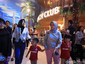 Bikin Pusing! Begini Ilusi Optik di Tilting Village Trans Studio Cibubur