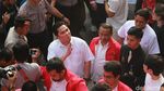 Akrab Banget! Sandiaga-Erick Thohir Pelukan dan Wefie Bareng
