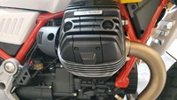 Menyangkut soal desain V85TT terinspirasi dari ajang Rali Paris Dakar pada tahun 1980-an, yang menggunakan V65 Baja dan V75 Baja untuk turun di ajang bergengsi tersebut. PR & Communication Manager PT Piaggio Indonesia, Robby Gozal menyebut sekilas gaya motor ini bergaya klasik namun sudah tersemat teknologi terkini. Foto: Ridwan/detikOto