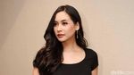 Malam Minggu Makin Manis Lihat Senyuman Elvira Devinamira