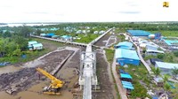 Menteri Pekerjaan Umum dan Perumahan Rakyat (PUPR) Basuki Hadimuljono mengatakan Kementerian PUPR telah memiliki daftar kegiatan pembangunan infrastruktur permukiman di Kabupaten Asmat, baik jangka pendek maupun menengah mulai dari infrastruktur air bersih, sanitasi, jembatan, perbaikan jalan kampung, bedah rumah, dan pembangunan permukiman baru. 