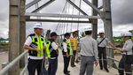 Warga Asmat Kini Bisa Wira-wiri Lewat Jembatan Gantung