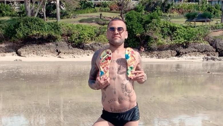 Dani Alves di Bali (Instagram/joanasanz) Dani Alves di Bali (Instagram/joanasanz)