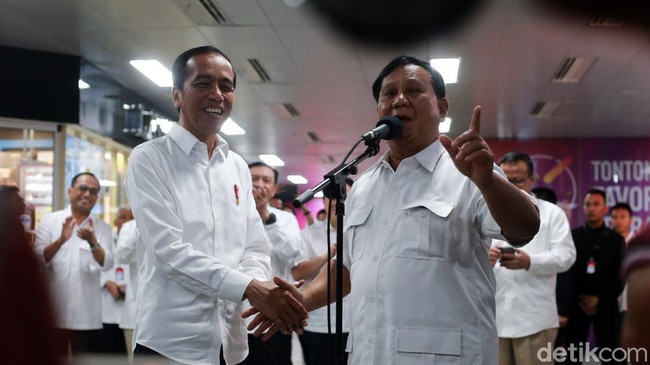 Diajak Jokowi, Prabowo Jajal MRT Pertama Kali