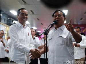 Diajak Jokowi, Prabowo Jajal MRT Pertama Kali