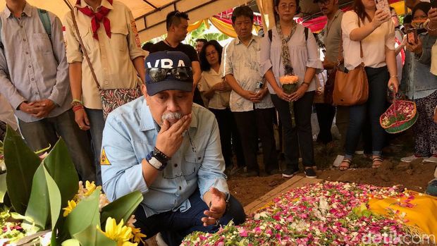 Rudy Badil Dikebumikan di TPU Tanah Kusir