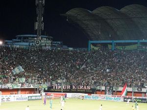 PSS vs Persebaya: Ribuan Bonek Padati Stadion Maguwoharjo