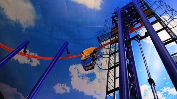 Bat Glider, Melayang Seru di Trans Studio Cibubur