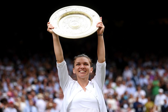 Meskipun kalah dari Simona Halep, petenis asal Romania yang menjuarai Wimbledon 2019 nomor single putri, penampilan Serena Williams sulit dilupakan. Foto: Laurence Griffiths/Pool via REUTERS