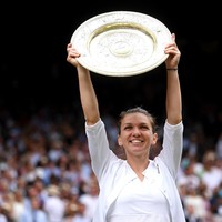 Meskipun kalah dari Simona Halep, petenis asal Romania yang menjuarai Wimbledon 2019 nomor single putri, penampilan Serena Williams sulit dilupakan. Foto: Laurence Griffiths/Pool via REUTERS