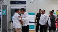 Keduanya juga sempat cipika-cipiki.