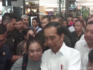 Tinggalkan Fx Sudirman Usai Bertemu Prabowo, Jokowi Ladeni Warga Foto Bersama