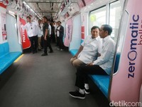 Momen Bersejarah! Akrabnya Jokowi-Prabowo Bertemu di MRT