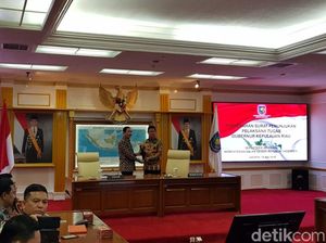 Gubernur Kepri Tersangka KPK, Kemendagri Serahkan SK Plt Gubernur ke Wagub