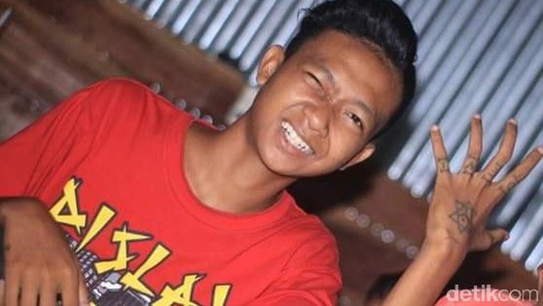 Deny, Mayat dalam Karung di Blora Dikenal Sebagai Anak Punk Deny, Mayat dalam Karung di Blora Dikenal Sebagai Anak Punk