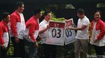 Akrab Banget! Sandiaga-Erick Thohir Pelukan dan Wefie Bareng
