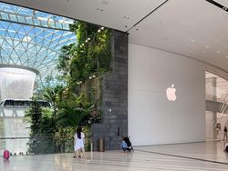 Penampakan Apple Store di Bandara Changi