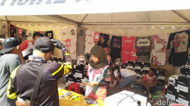 Belanja Oleh-oleh Sampai Nonton Via Vallen Bisa di MXGP Semarang