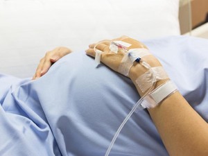 Sempat Diejek, Wanita Berusia 70 Tahun Lahirkan Bayi Kembar