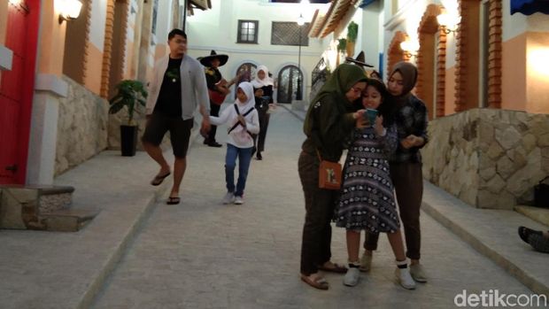 Tiltiing Village, Ilusi yang Menipu Mata di Trans Studio Cibubur