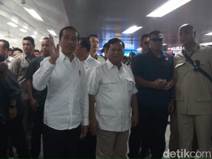 Prabowo-Jokowi Bertemu di Stasiun MRT Lebak Bulus, Warga: We Love You!