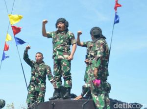 Panglima TNI Jajal Akurasi Tembakan Tank BMP-3F di Baluran