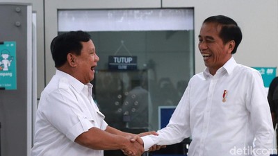 Saat Jokowi dan Prabowo Naik MRT dari Lebak Bulus ke Senayan