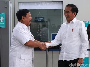 Saat Jokowi dan Prabowo Naik MRT dari Lebak Bulus ke Senayan