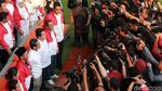 Akrab Banget! Sandiaga-Erick Thohir Pelukan dan Wefie Bareng