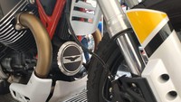 Dari sisi dapur pacu sama seperti seri Moto Guzzi lainnya, motor ini dibekali mesin V-Twin Transversal 90 derajat 853 cc dikawinkan dengan enam percepatan. Dengan mesin tersebut mampu memuntahkan tenaga 80 HP di 7.750 rpm dan torsi 80 Nm di 5000 rpm. Foto: Ridwan/detikOto