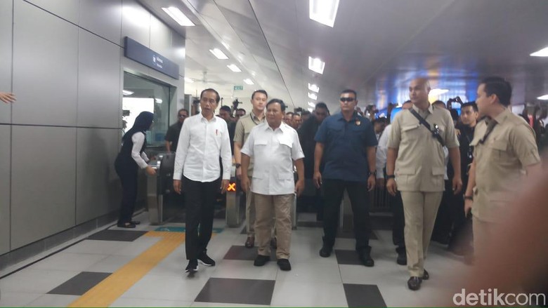 Bertemu Prabowo di MRT, Jokowi: Ini Pertemuan dengan Sahabat dan Saudara Bertemu Prabowo di MRT, Jokowi: Ini Pertemuan dengan Sahabat dan Saudara