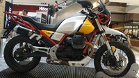 PT Piaggio Indonesia memboyong motor gede enduro dari seri Moto Guzzi V85TT ke Tanah Air secara publik di Mall Kota Kasablanka yang berlangsung dari 9 Juli hingga 14 Juli 2019. Foto: Ridwan/detikOto
