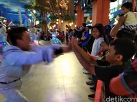 Kegembiraan Para Pengunjung Berakhir Pekan di Trans Studio Cibubur