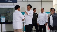 Foto: Jokowi dan Prabowo bertemu Stasiun MRT Lebak Bulus, Jakarta Selatan, pukul 10.07 WIB, Sabtu (13/7/2019). Prabowo tiba lebih dulu dan menanti Jokowi. (Andhika-detikcom)