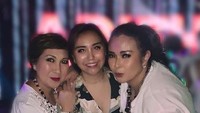 Salah satu potret kebersamaan Jennifer dan Salmafina. Foto: Instagram