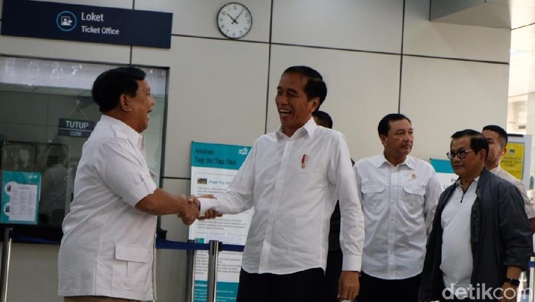 3 Alasan Prabowo Mau Bertemu Jokowi Versi Dahnil Anzar 3 Alasan Prabowo Mau Bertemu Jokowi Versi Dahnil Anzar