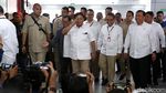 Penuh Tawa, Begini Momen Saat Prabowo Sambut Jokowi