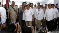 Prabowo tiba lebih dulu di Stasiun MRT Lebak Bulus.