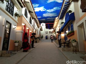 Tilting Village, Ilusi yang Menipu Mata di Trans Studio Cibubur
