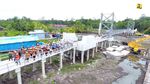 Warga Asmat Kini Bisa Wira-wiri Lewat Jembatan Gantung