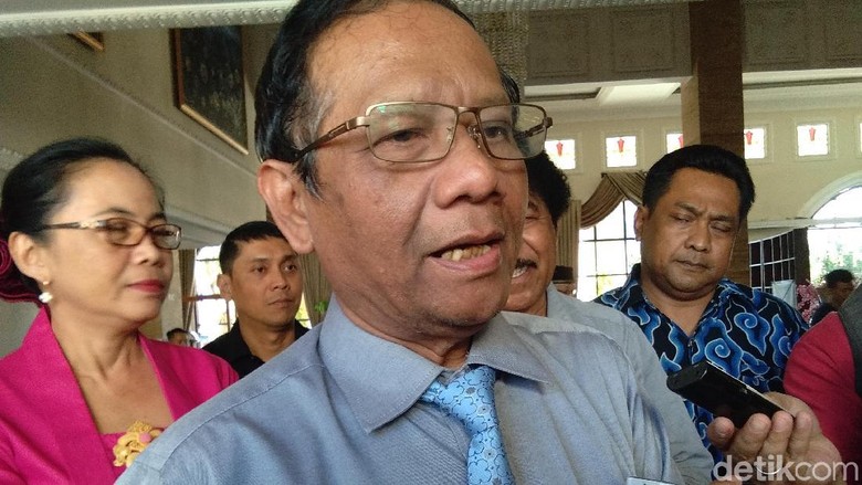 Mahfud Md: Rencana Amnesti Baiq Nuril Harus Disetujui DPR Mahfud Md: Rencana Amnesti Baiq Nuril Harus Disetujui DPR