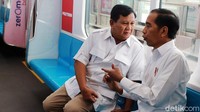 Saat di MRT, Jokowi dan Prabowo tampak akrab berbincang. Foto: Ari Saputra