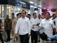 Diajak Jokowi, Prabowo Jajal MRT Pertama Kali